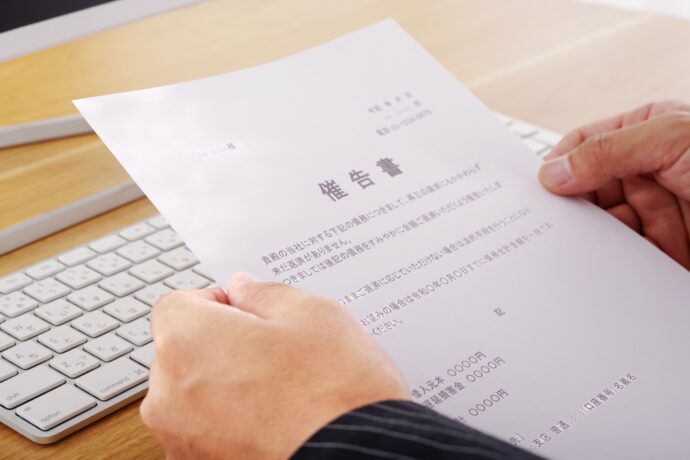 【危険度別】税金滞納で届く封筒の色を解説。レインボーはヤバい？